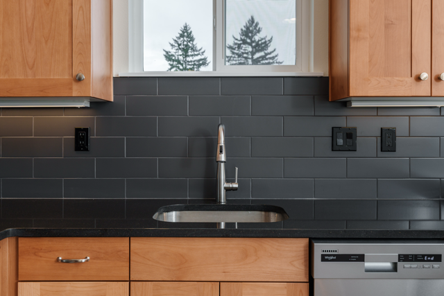 Black backsplash